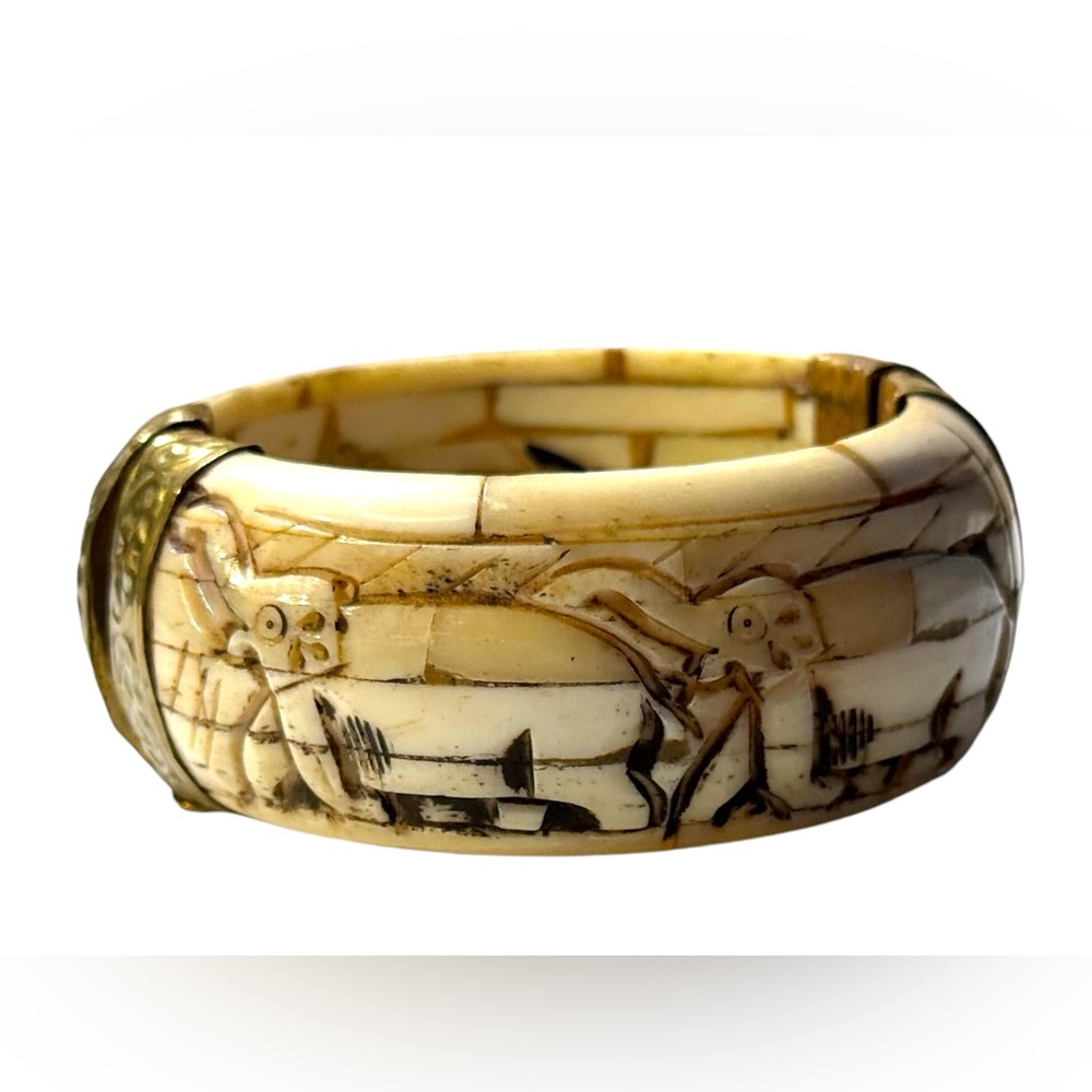 Vintage bovine bone island indo carved elephant bangle bracelet